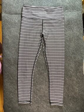 Zyia Active Black Aztec Adrenaline 7/8 24" Leggings Size 6-8